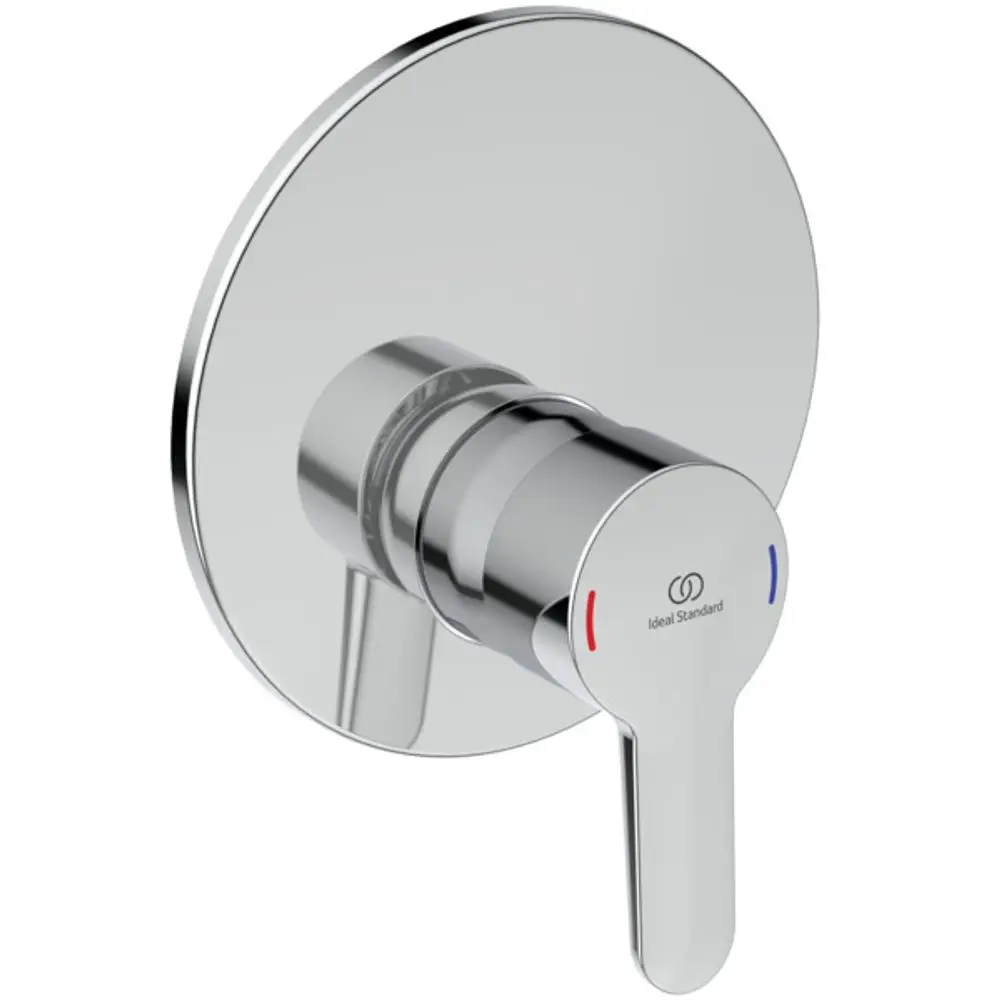 Wannenarmatur von Ideal Standard mit runder Rosette, einhebeliger Bedienung und Chromoberfläche. Die Armatur zeigt Kennzeichnungen für heißes (rot) und kaltes (blau) Wasser.